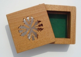 Thistle design - open box